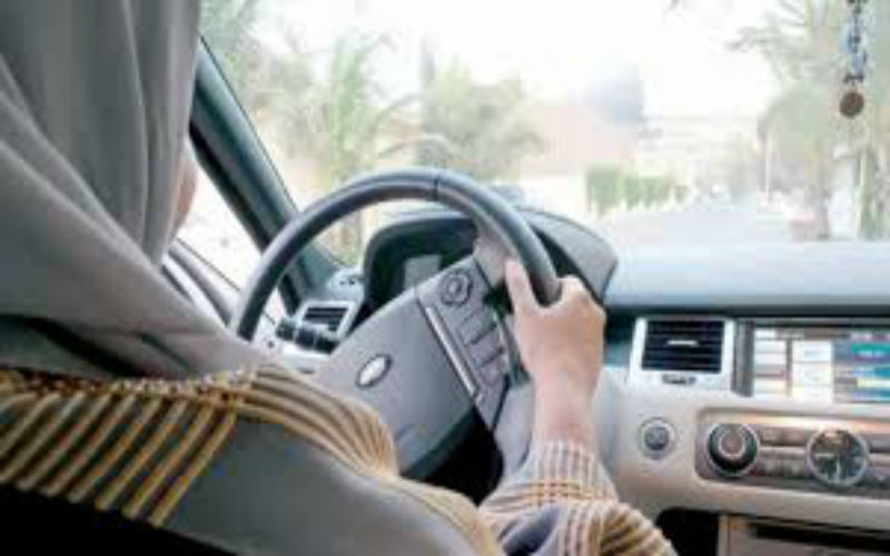 السعودية تسمح للنساء بالعمل سائقات أجرة