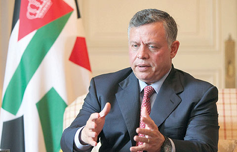 الملك يغادر في جولة عمل إلى