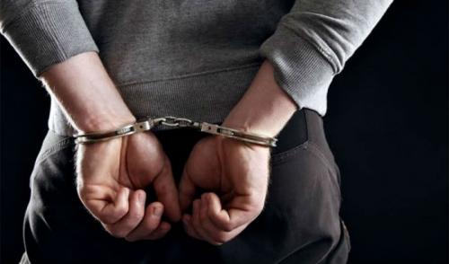 القبض على مطلوب بحقه 24 طلبا