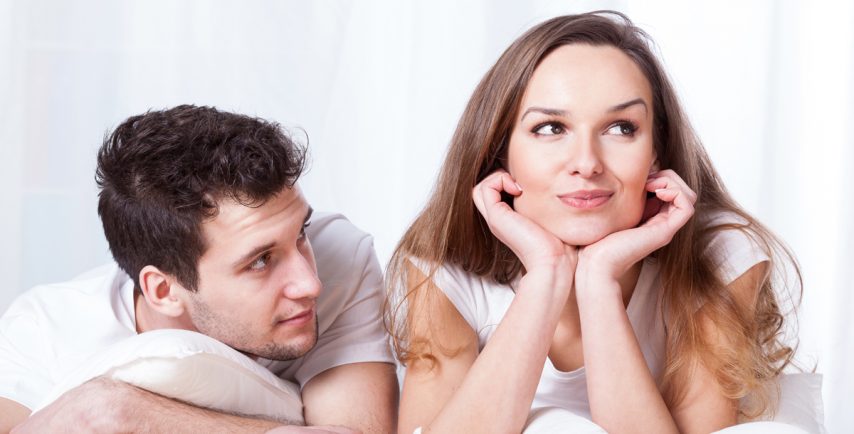 كيف تتعاملين مع الزوج الخجول؟
