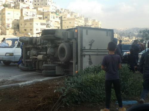 3 اصابات بحادث تصادم 4 مركبات