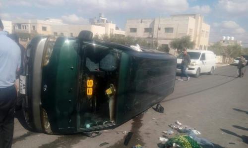 6 اصابات بتصادم مركبتين في اربد..
