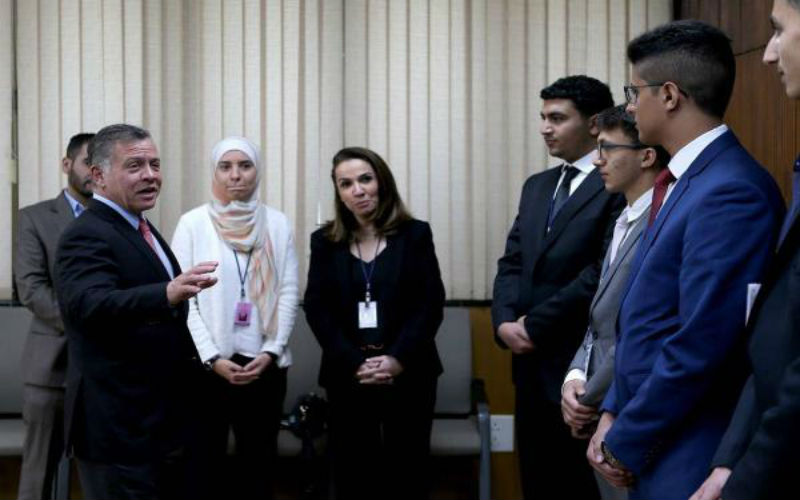 شباب رافقوا الملك إلى الهند: مستقبل
