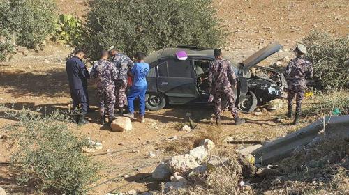 ذيبان.. إصابة شخصين بحادث تدهور مركبتهما