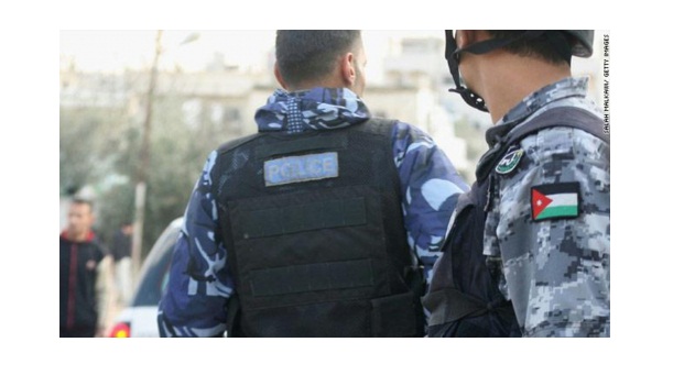 متسولون يتسببون بإصابة شرطي في الصويفية