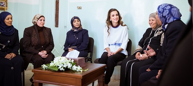 الملكة رانيا تطلع على أنشطة جمعية