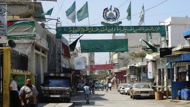 لبنان.. (القوى الفلسطينية) تدين اشتباكات (عين