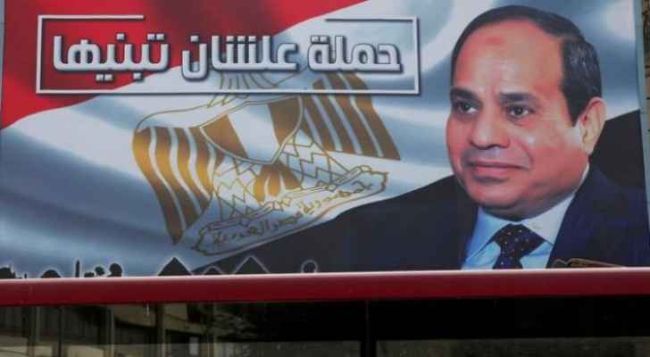 رسميا .. السيسي يقدم أوراق ترشحه
