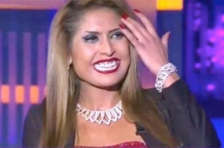 صور جديدة لملكة جمال الأردن تثير