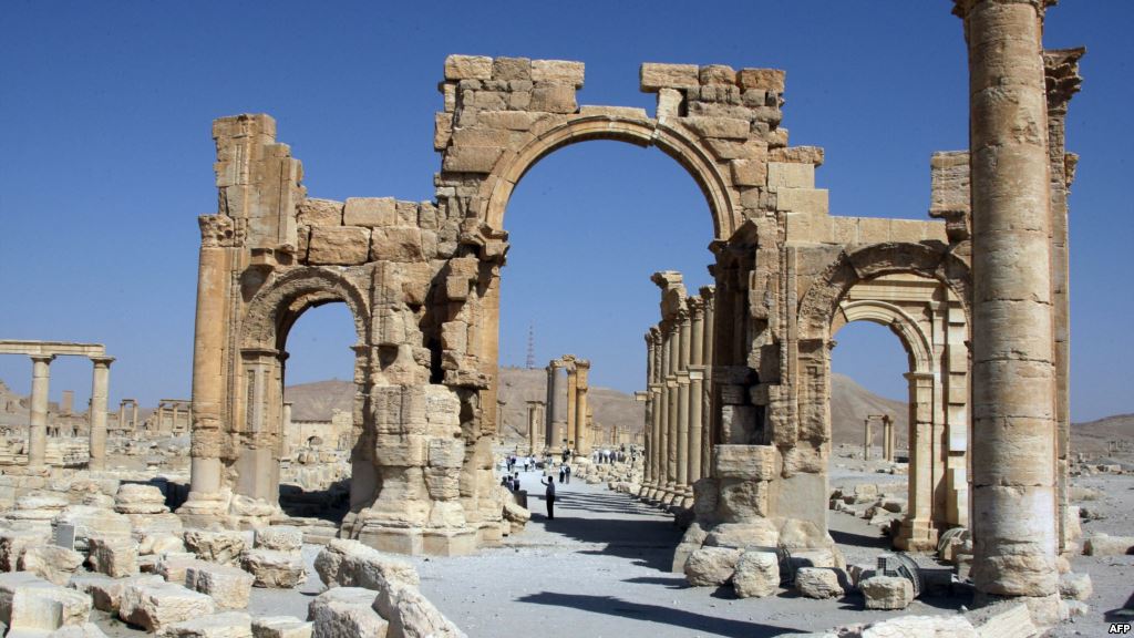 تنظيم داعش يفجر معبد بعل شمين