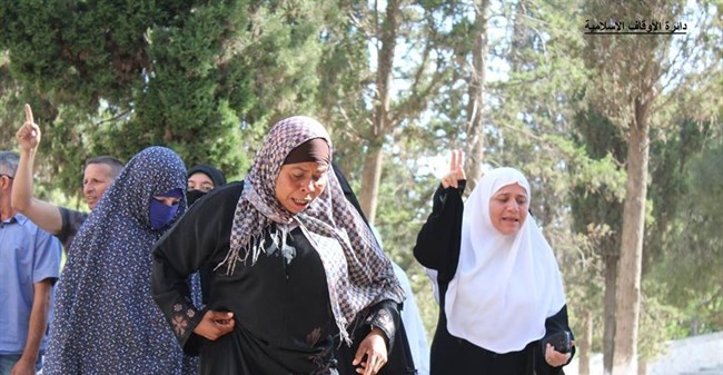 الاحتلال يعتقل ويعتدي على النساء على