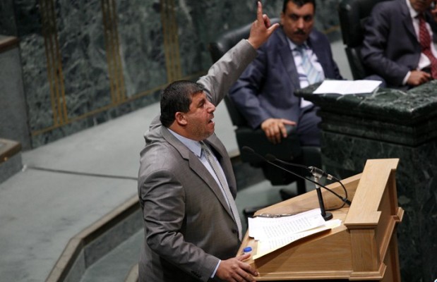 النائب يحيى السعود يرد بالوثائق على