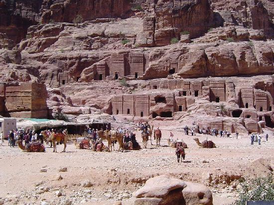 يهود يحاولون استيطان (وادي موسى)