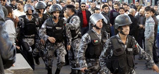 الدرك يداهم معان لجلب مطلوبيها