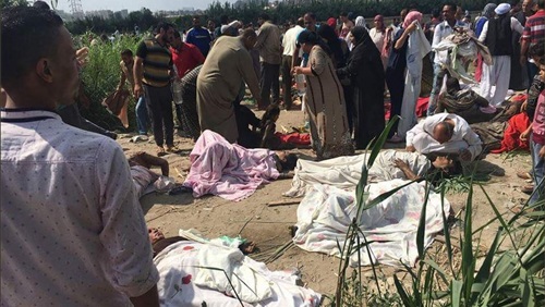 عشرات القتلى والجرحى باصطدام قطارين في