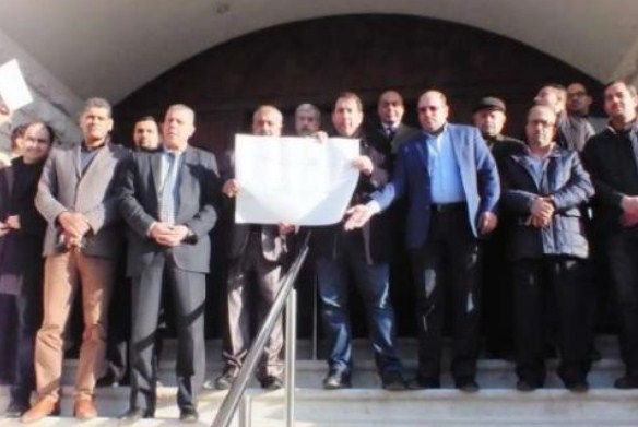 الصحفيون يحتشدون امام رئاسة الوزراء رفضا