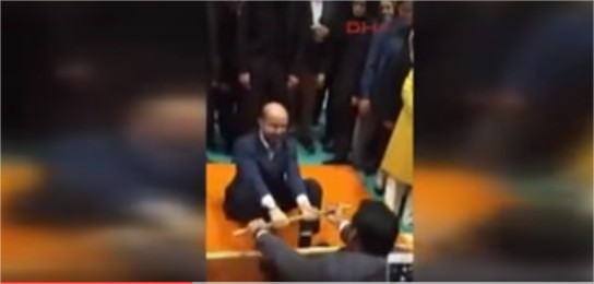 أردوغان حكم لمصارعة ابنه وكبير مستشاريه