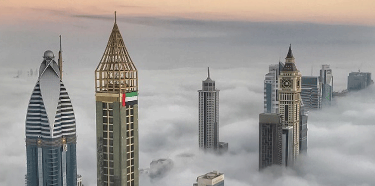 لقطات خلابة لمدينة يغمرها السحاب…(فيديو)
