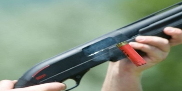 ناعور.. إصابة شخص بعيار ناري بوجهه