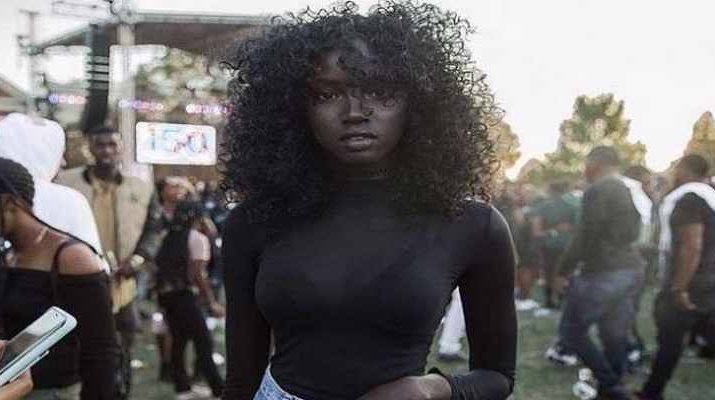 صور طالبة من جنوب السودان تدخلها