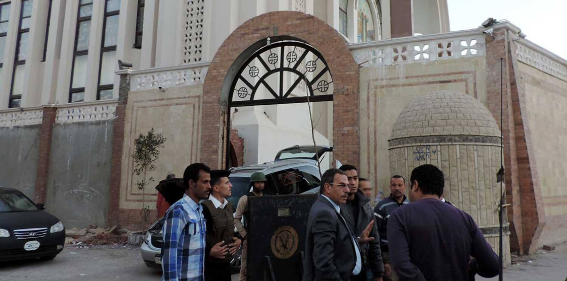 محاولة اختراق كنيسة القديسين بالإسكندرية تزامنا