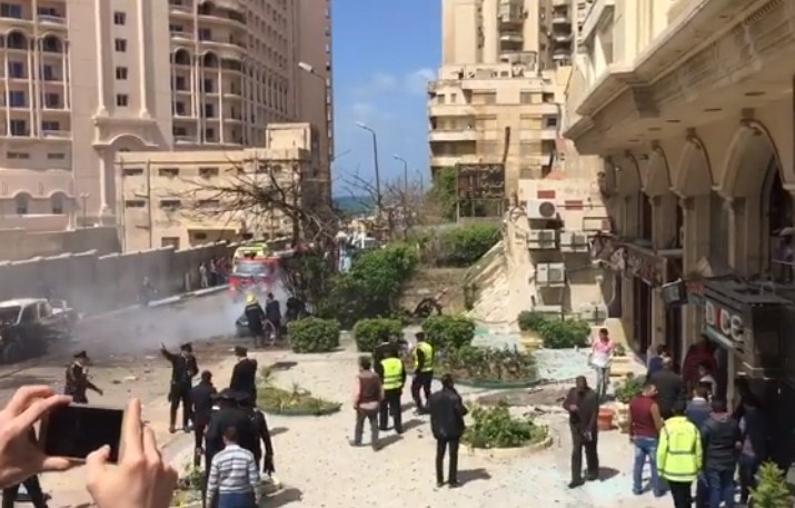 بالصور .. انفجار سيارة مفخخة في