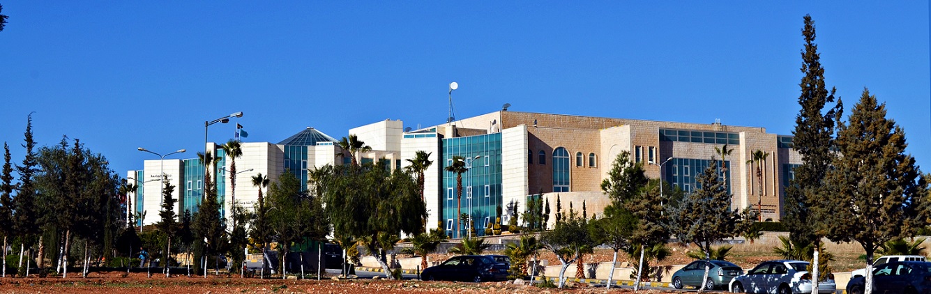 الإسراء تعرض تجارب الحاصلين على جائزة