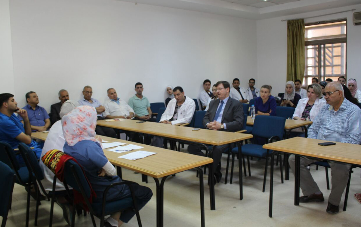 وزير الصحة الدكتور يؤكد الإلتزام بالدعم