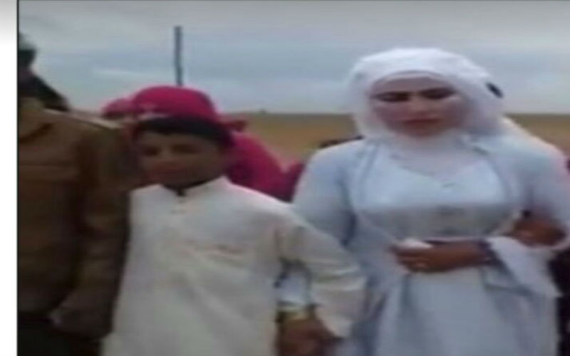 فتاة في الثلاثينات تتزوج طفلا بعمر