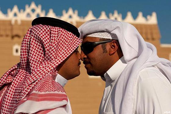 (الصحة) للاردنيين: التقبيل ممنوع