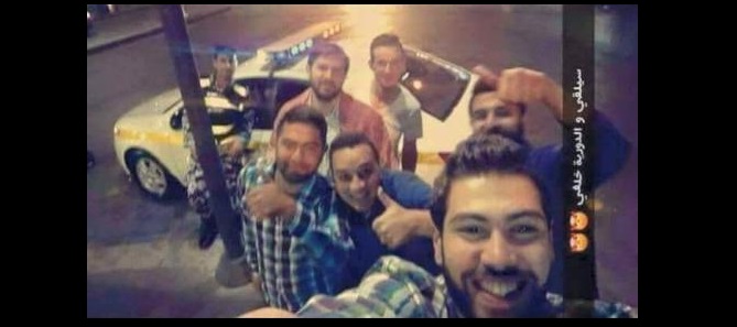 سيلفي ودورية السير خلفي.. صورة