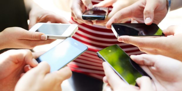 (ستفقدون تركيزكم) لإدمانكم الإنترنت والأجهزة الذكية