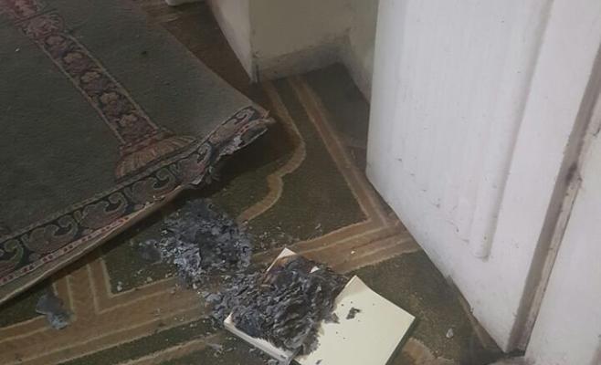 حريق يأتي على مكونات مسجد بالزرقاء..