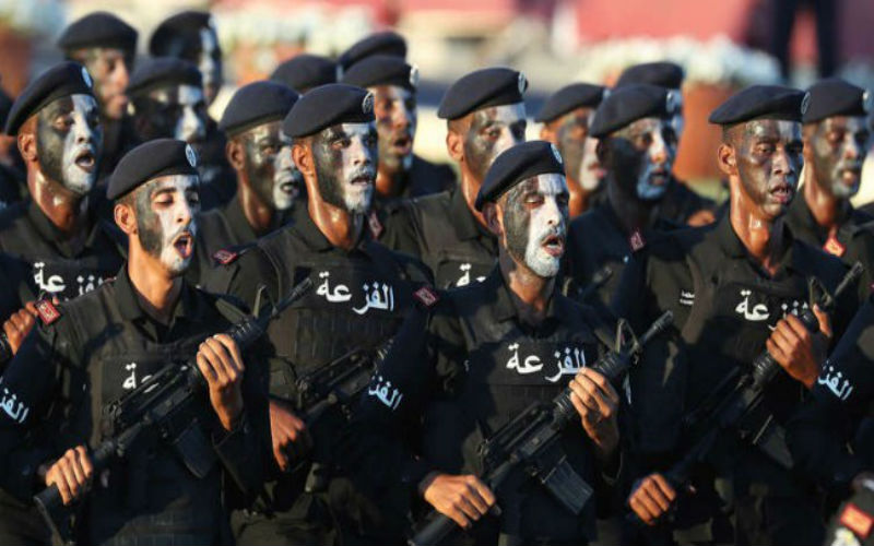 أمير قطر يزيد مدة التجنيد الإلزامي