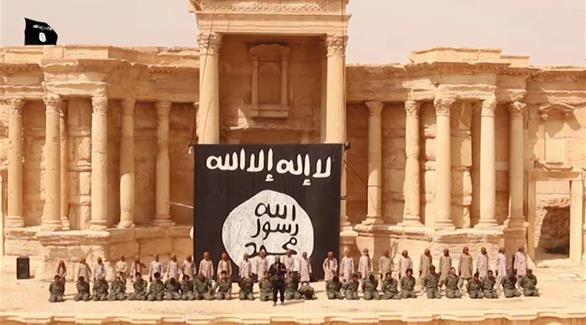 بالصور: أطفال داعش ينفذون عملية إعدام