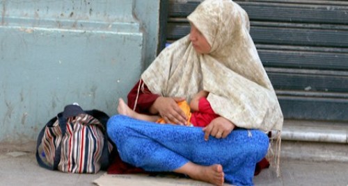 شابة تضع مولودها الأول خلال ضبطها