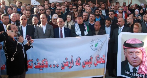 مجلس النقباء يشيد بموقف جلالة الملك