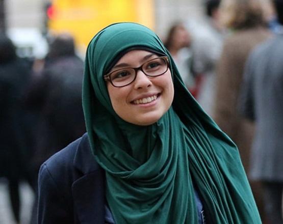 معلمة أميركية تنزع حجاب طالبة وتصورها