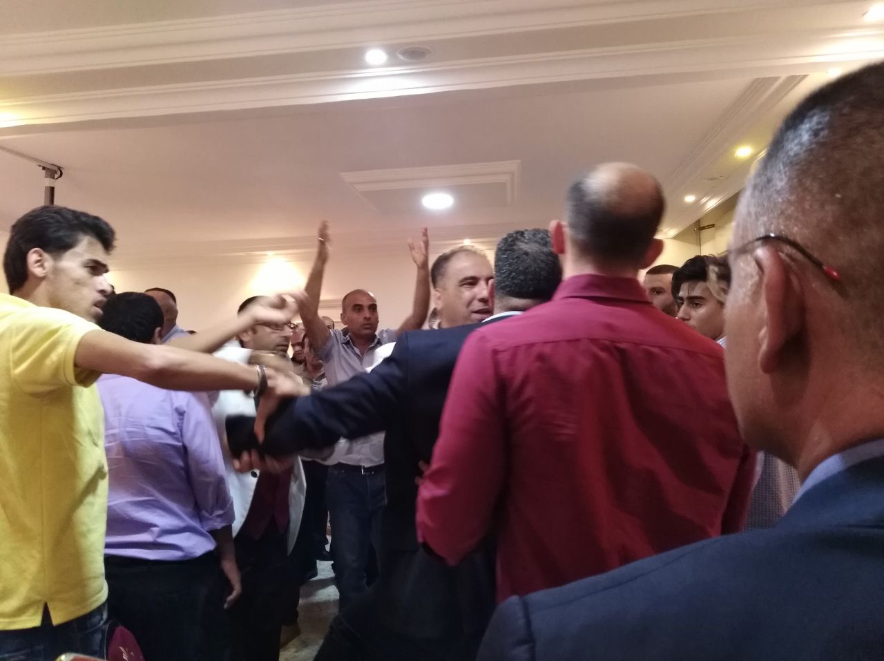 بالصور.. مشاجرة (حزبية) داخل حزب التجمع
