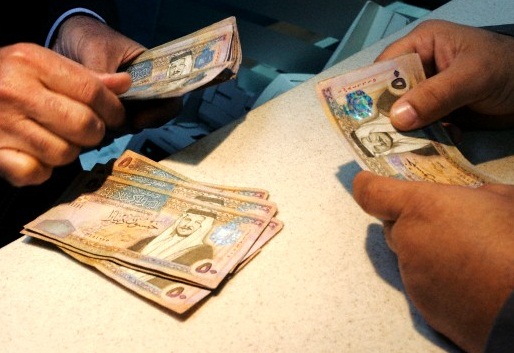 صرف رواتب الموظفين قبل العيد