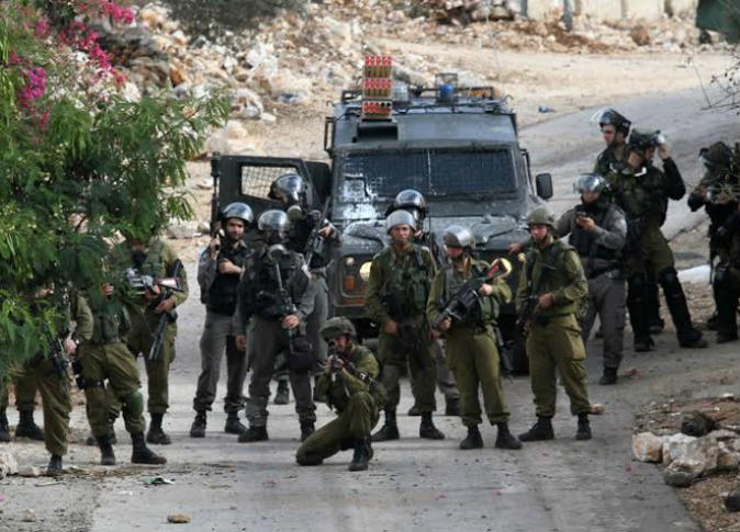 مقتل فلسطيني بزعم محاولته طعن شرطي