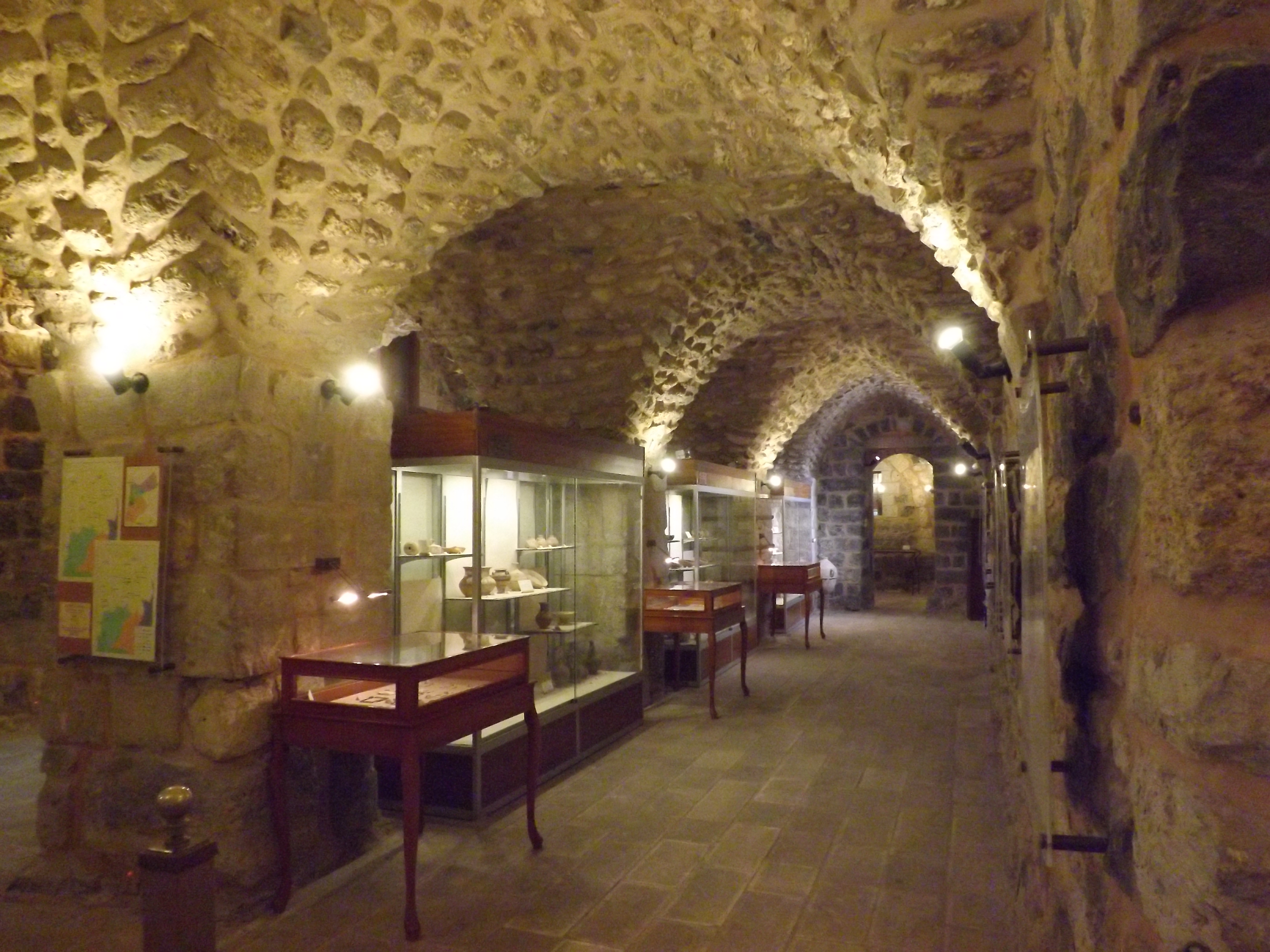 إعارة خمس قطع أثرية وتراثية لمعهد