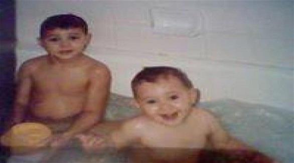 صورة على فيسبوك تجمع أمريكية بابنها
