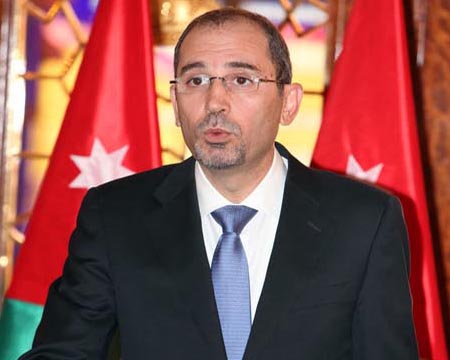 الصفدي يبحث الأزمة السورية مع نظيريه