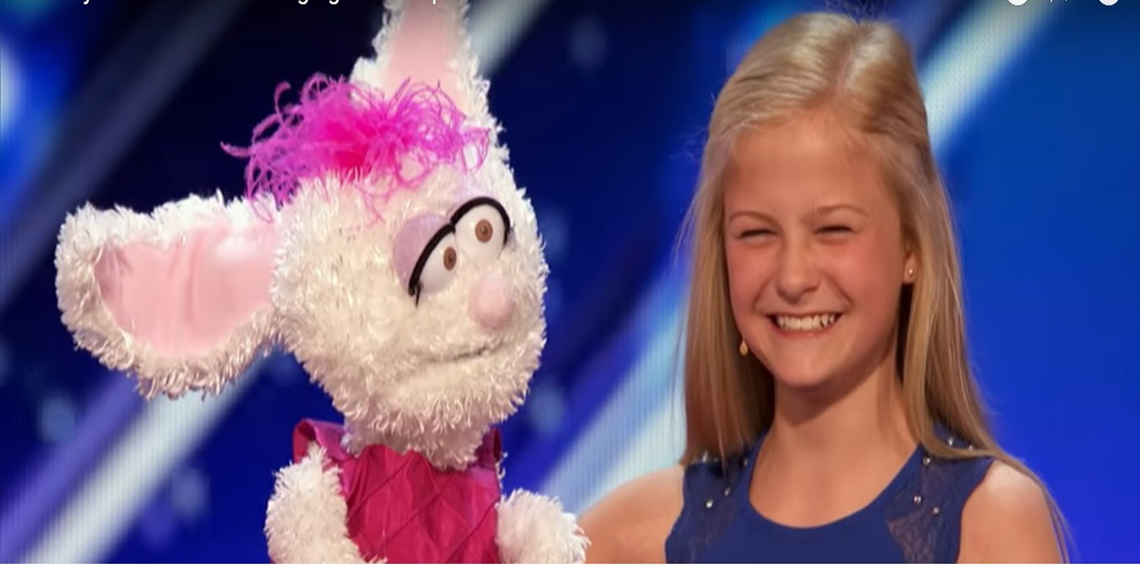 بالفيديو.. طفلة تبهر لجنة حكام برنامج