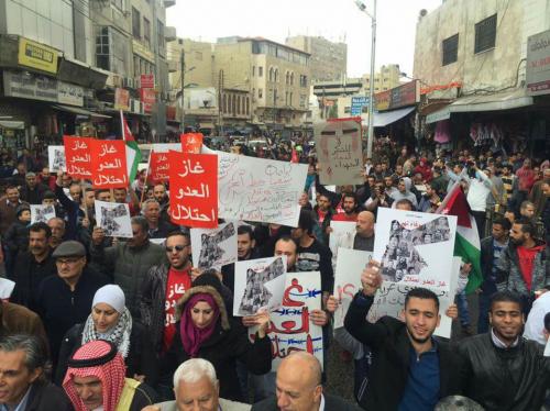 بالصور.. الشهداء والغاز الإسرائيلي يخرجان أردنيين