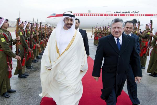 الملك ومحمد بن زايد يتبادلان التهاني
