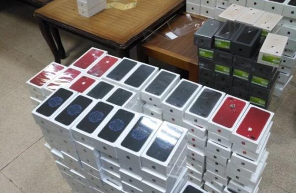 إحباط تهريب هواتف ذكية بقيمة 264
