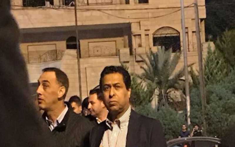 ماذا يفعل مدير مكتب الملقي بين