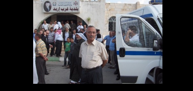 خطأ موظف يحول رئيس وأعضاء بلدية